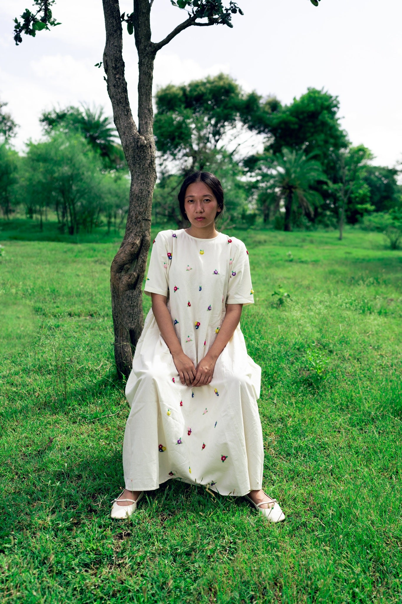 TREEJM's Dear Friend Dress is a high-quality, handwoven cotton dress that will keep you comfortable and stylish all day. Crafted with 100% cotton, the breathable fabric will keep you cool in any season. This timeless dress is perfect for any occasion.