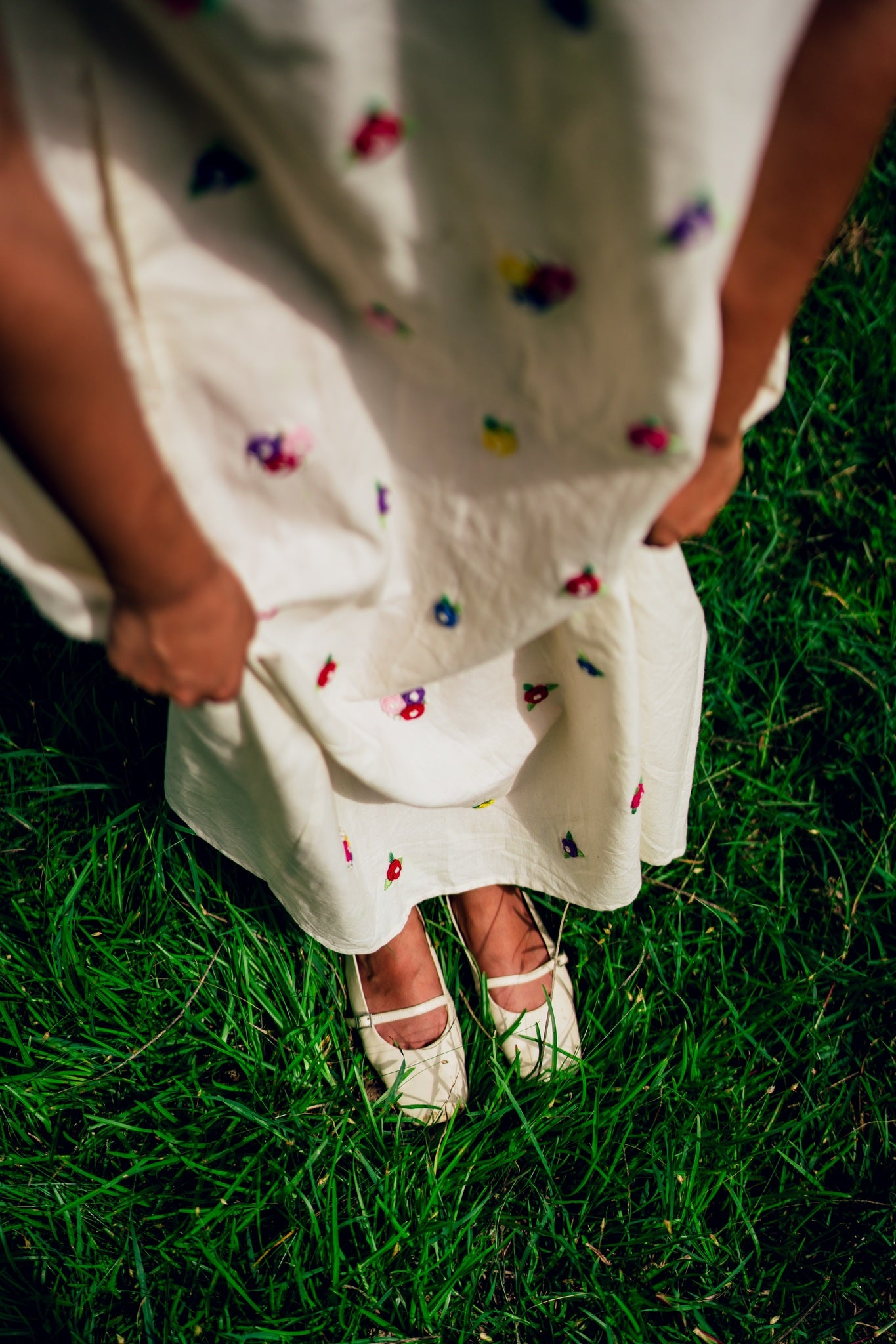 TREEJM's Dear Friend Dress is a high-quality, handwoven cotton dress that will keep you comfortable and stylish all day. Crafted with 100% cotton, the breathable fabric will keep you cool in any season. This timeless dress is perfect for any occasion.