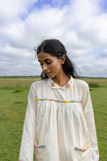 TREEJM's Dear Friend Peter Pan top is crafted with premium handwoven cotton, offering superior strength and breathability for all-day comfort. The Peter Pan collar adds a touch of sophistication for a timeless look.